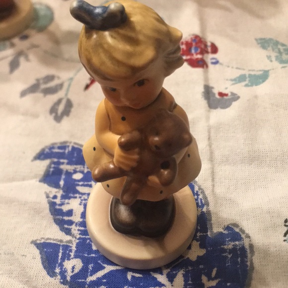 M J Hummels  Goebel Special Edition 7 from 1997-99 - Picture 6 of 12